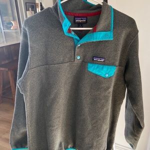 Patagonia Gray and Teal Pull over sweatshirt